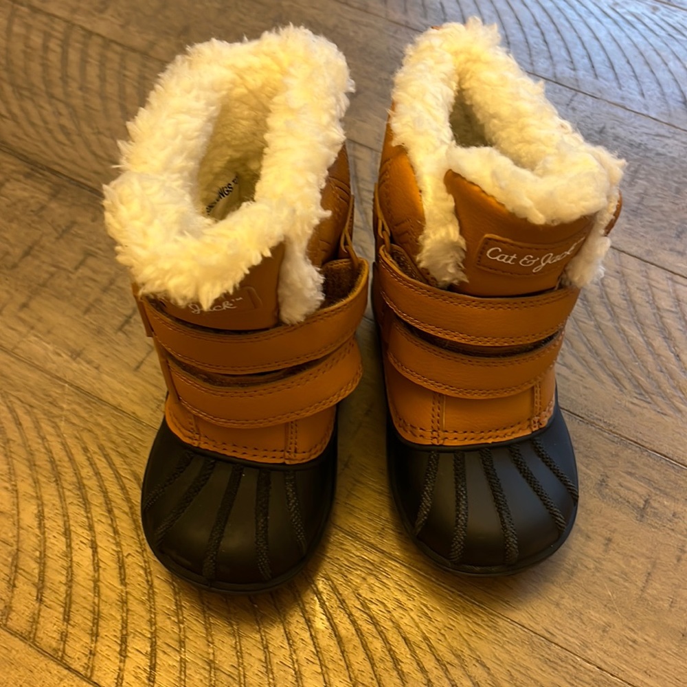 Boys 6 cat and jack boots